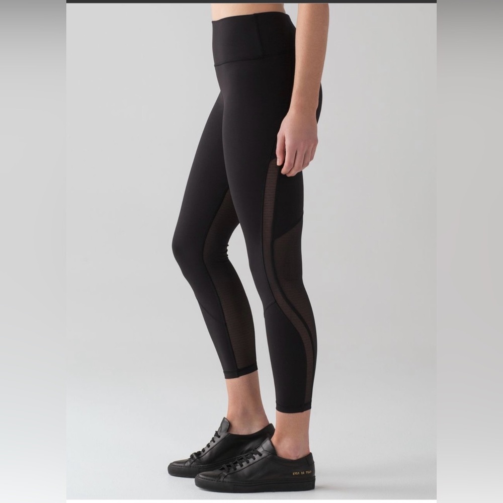 Lululemon Revitalize Legging 25” inseam Mesh Detail sz 8 Full on Luxtreme